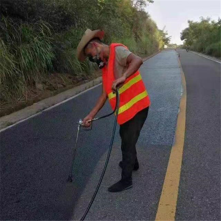 通化 彩色防滑路面的底涂是保障路面附着力